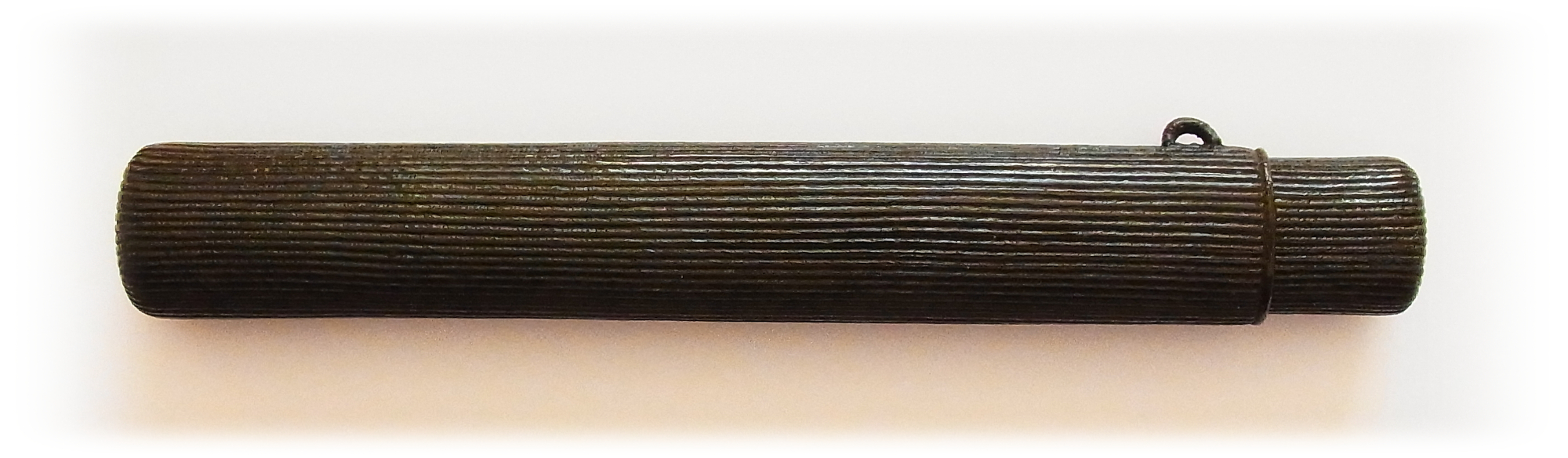 Kiseru pipe holder of woven Ajiro, black lacquer applied
