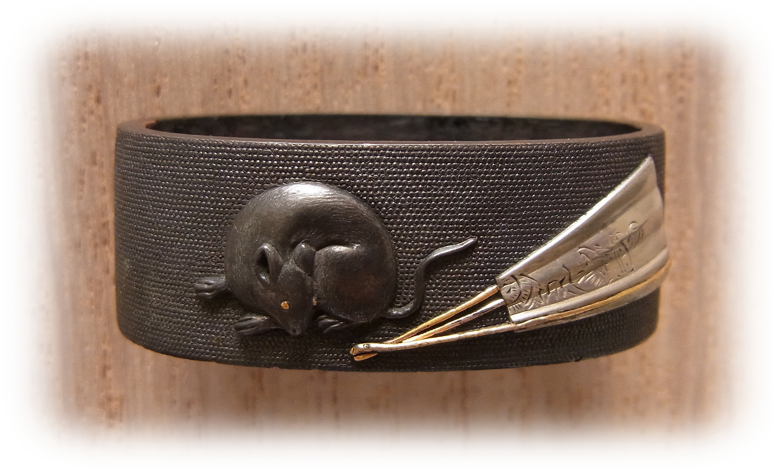 Fuchi : Mouse and a folding fan