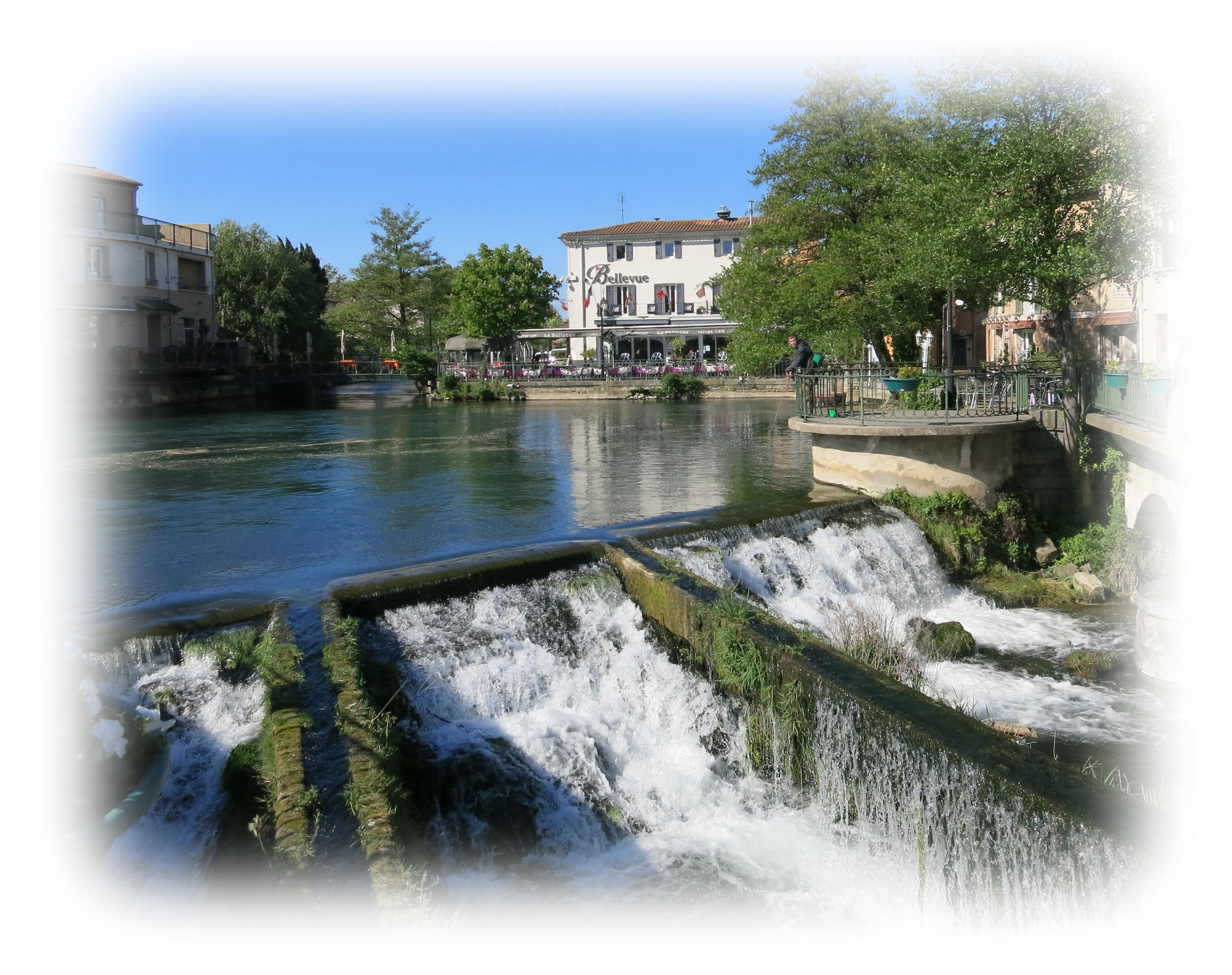 LE BASSIN DE BOUIGAS is waterfalls in l'Îsle-sur-la-Sorgue.
