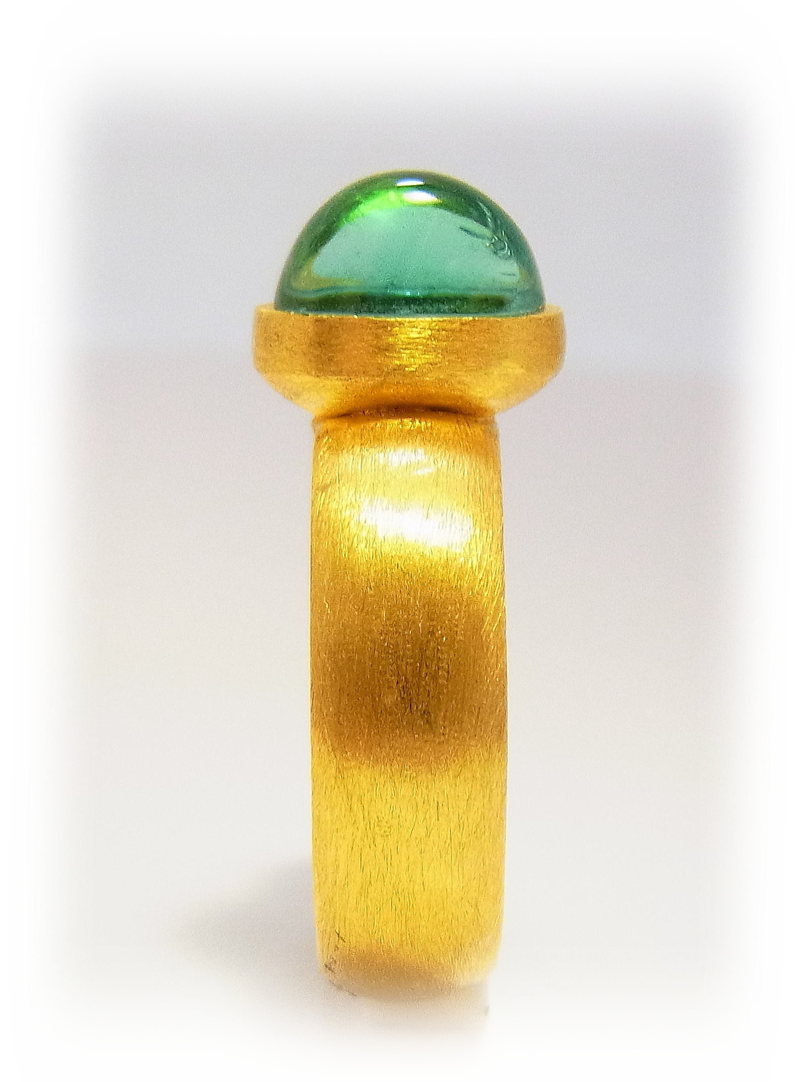 Oval-cabochon Emerald Gold Ring(vertical)