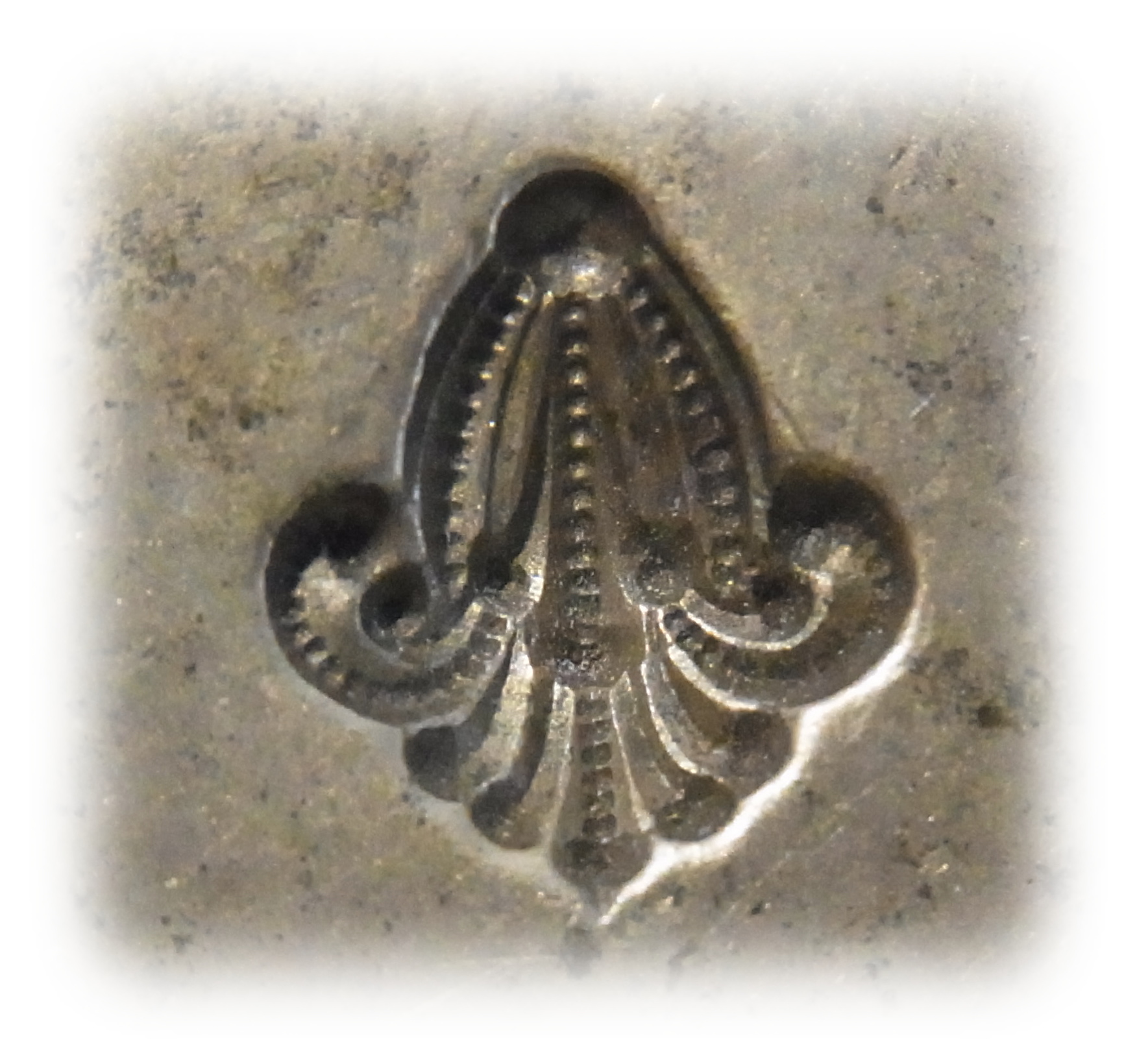 Enlarged photo of the jewelry die