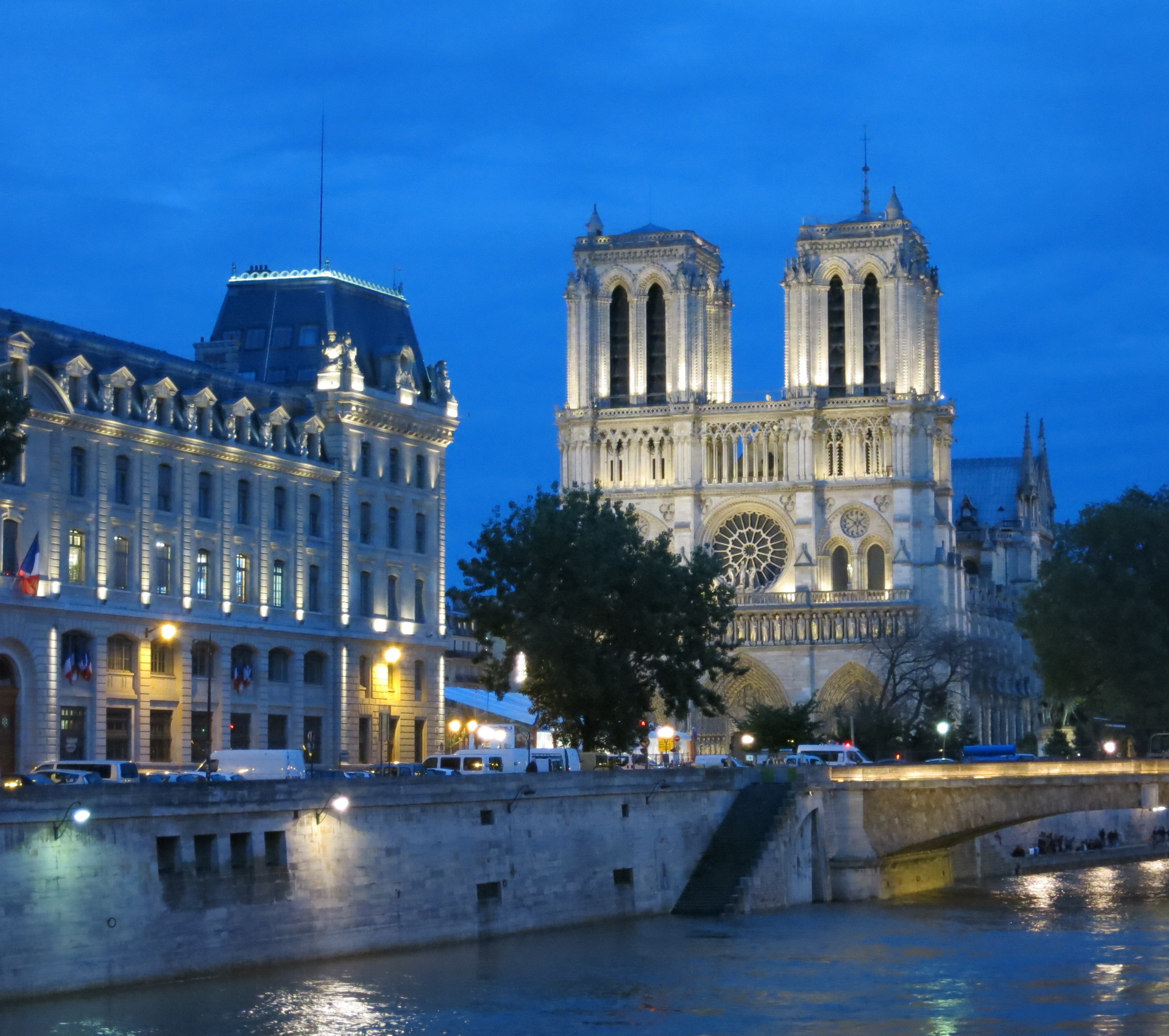 Notre-Dame de Paris at night