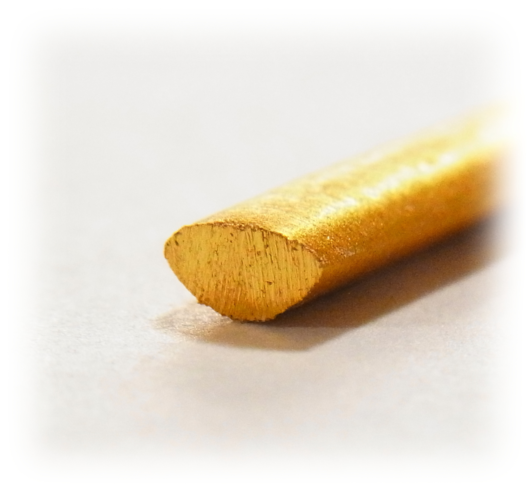 Step6:The gold bar is cut out so that the cross section is elliptical.