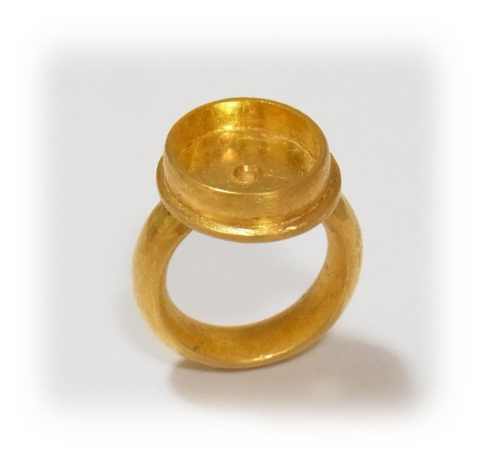 Step8:Weld gold parts together to form a ring.