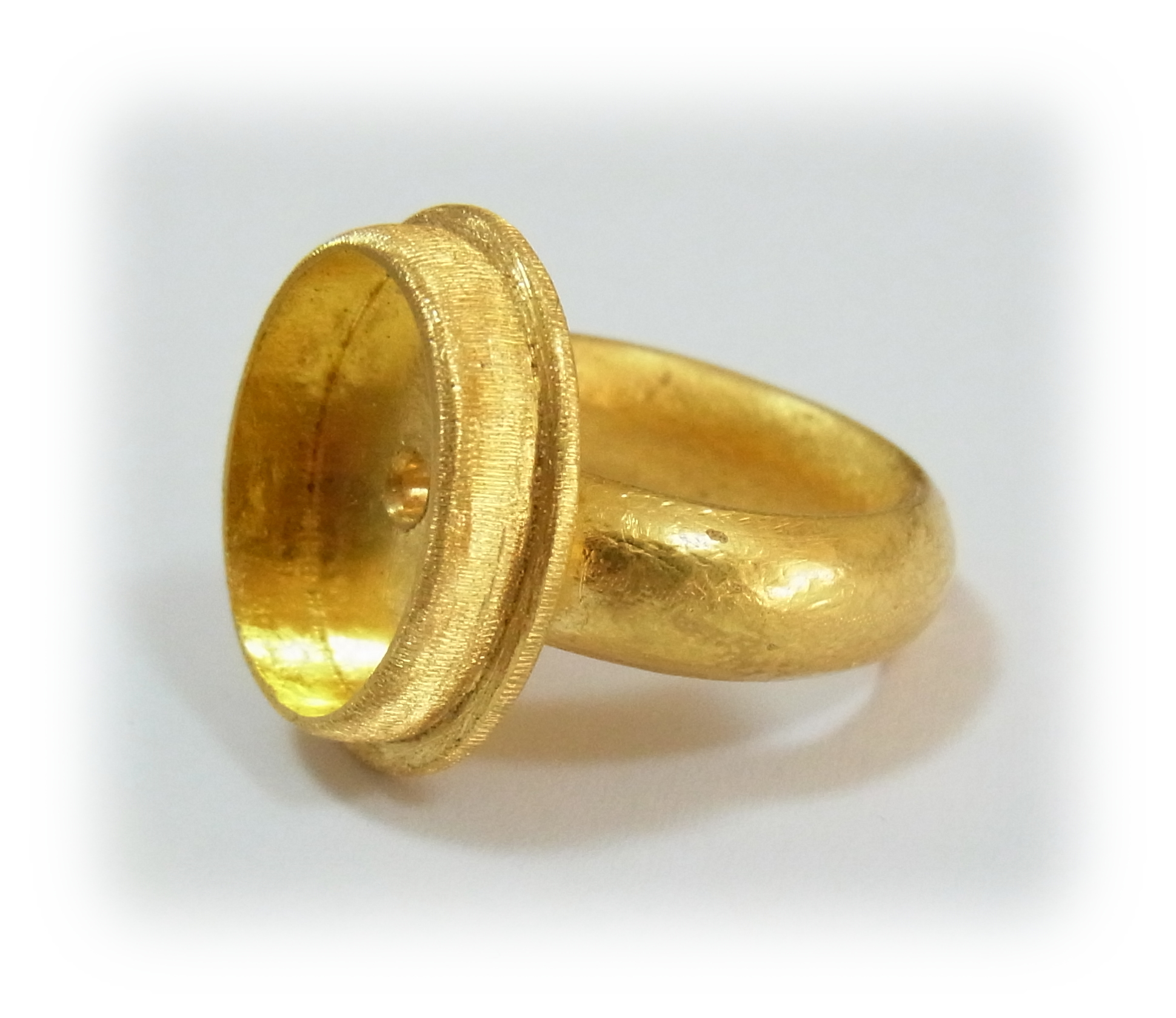 Step9:After welding each part,texture the face of the bezel of the ring.