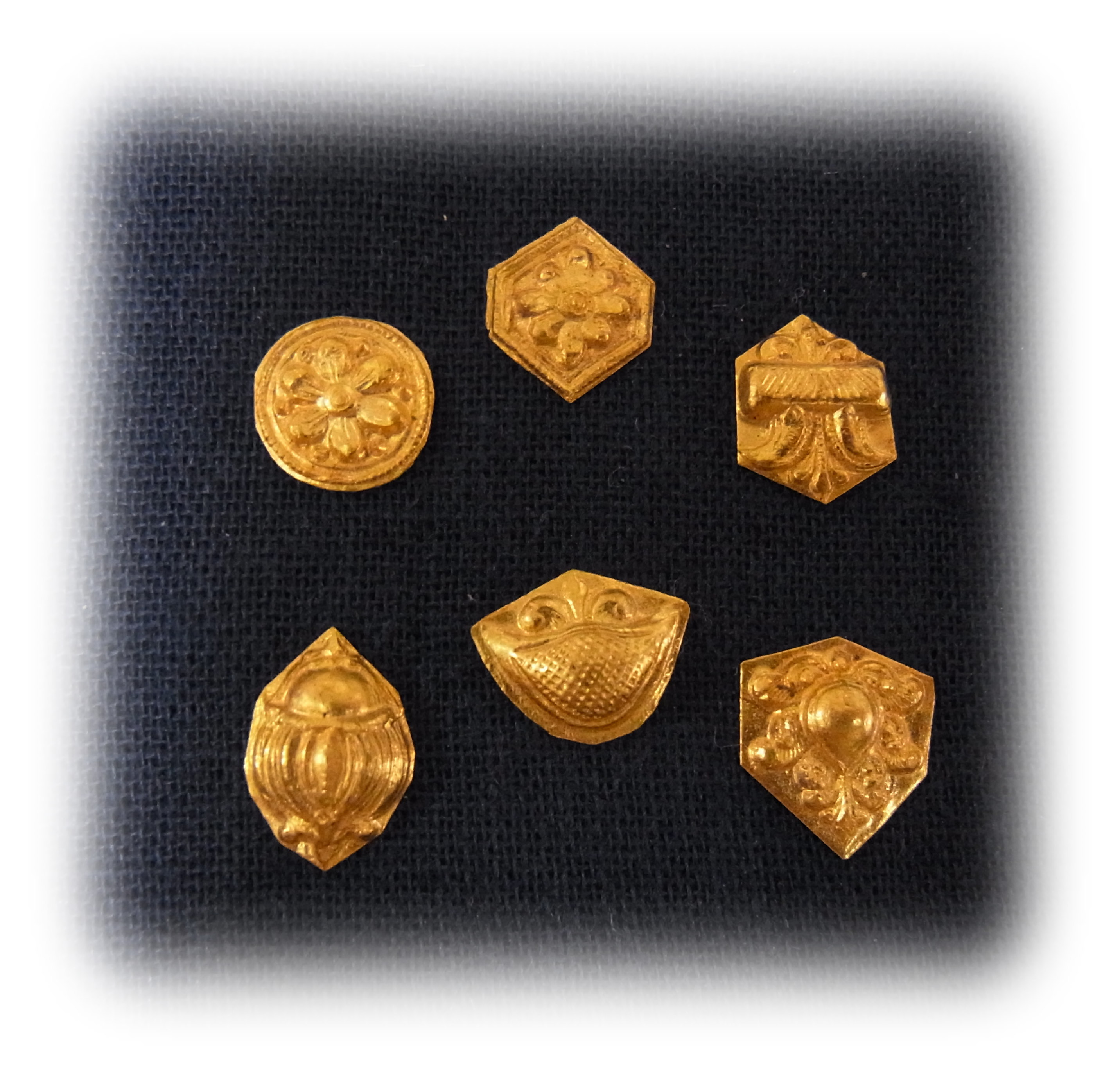 Using an antique jewelry die,I pressed out gold parts.